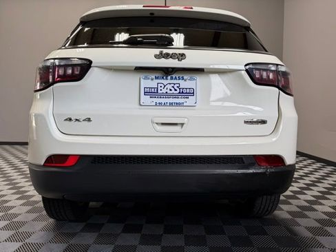 Used 2020 Jeep Compass Latitude w/ Cold Weather Group AWD/4WD image 9