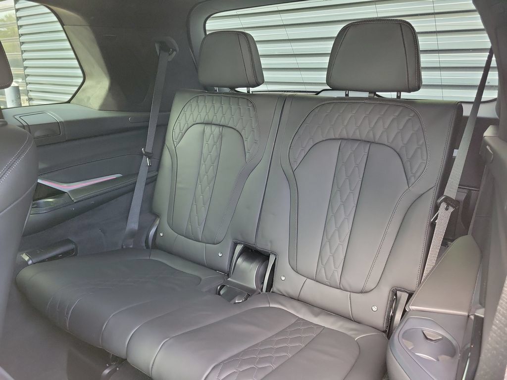 Used 2025 BMW X7 M60i AWD/4WD image 20