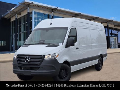 Used 2025 Mercedes-Benz Sprinter 2500 image 1