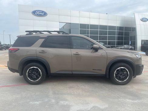 Used 2024 Nissan Pathfinder Rock Creek AWD/4WD image 2