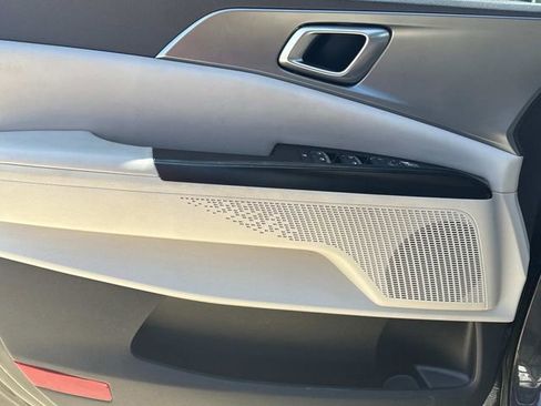 Used 2024 Kia Carnival LX image 25