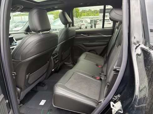New 2026 Jeep Grand Cherokee Altitude AWD/4WD image 7