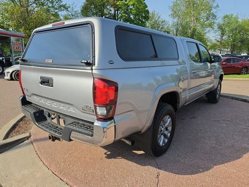Used 2018 Toyota Tacoma SR5 AWD/4WD image 5
