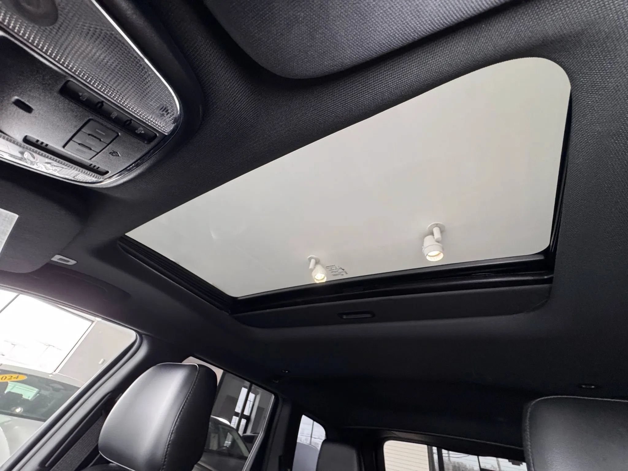 Used 2018 Jeep Grand Cherokee Limited AWD/4WD image 34