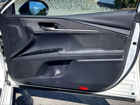 Used 2025 Toyota Camry SE FWD image 12