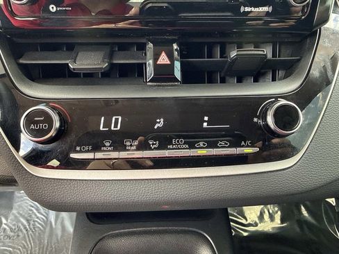 Used 2021 Toyota Corolla LE image 30