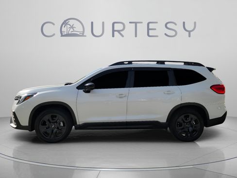 Used 2025 Subaru Ascent Onyx Edition AWD/4WD image 2