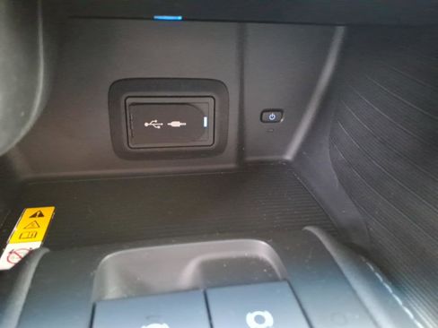 Used 2021 Toyota Venza XLE w/ Softex Package image 25