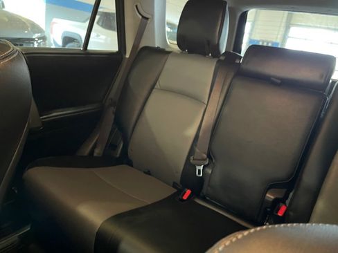 Used 2018 Toyota 4Runner SR5 Premium image 18