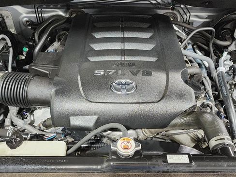 Used 2018 Toyota Tundra Limited w/ Limited Premium Package AWD/4WD image 29