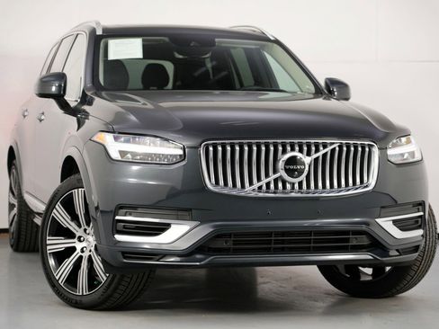 Used 2022 Volvo XC90 T8 Inscription w/ Advanced Package image 3