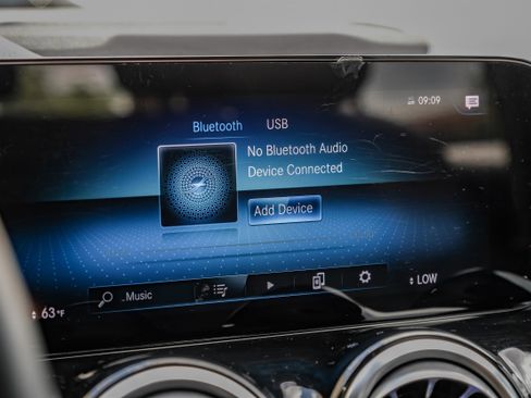 Used 2022 Mercedes-Benz GLB 250 w/ Premium Package Lite image 32