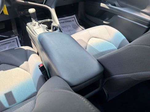 Used 2018 Toyota Camry LE FWD image 21