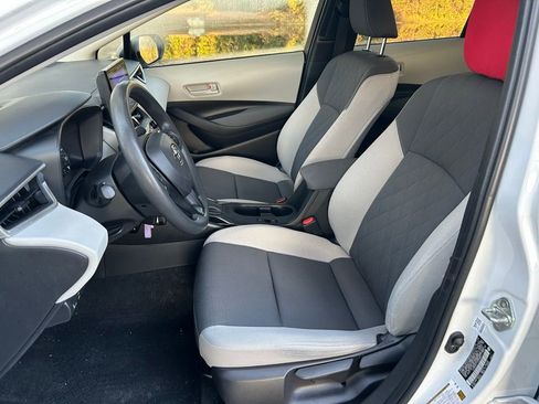 Certified 2025 Toyota Corolla LE image 14