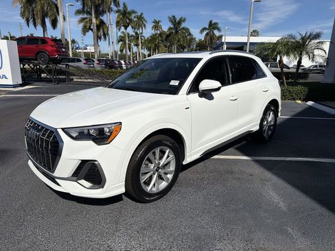 Used 2022 Audi Q3 2.0T Premium w/ Convenience Package image 4