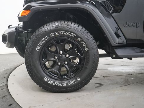 Used 2021 Jeep Gladiator Sport AWD/4WD image 27
