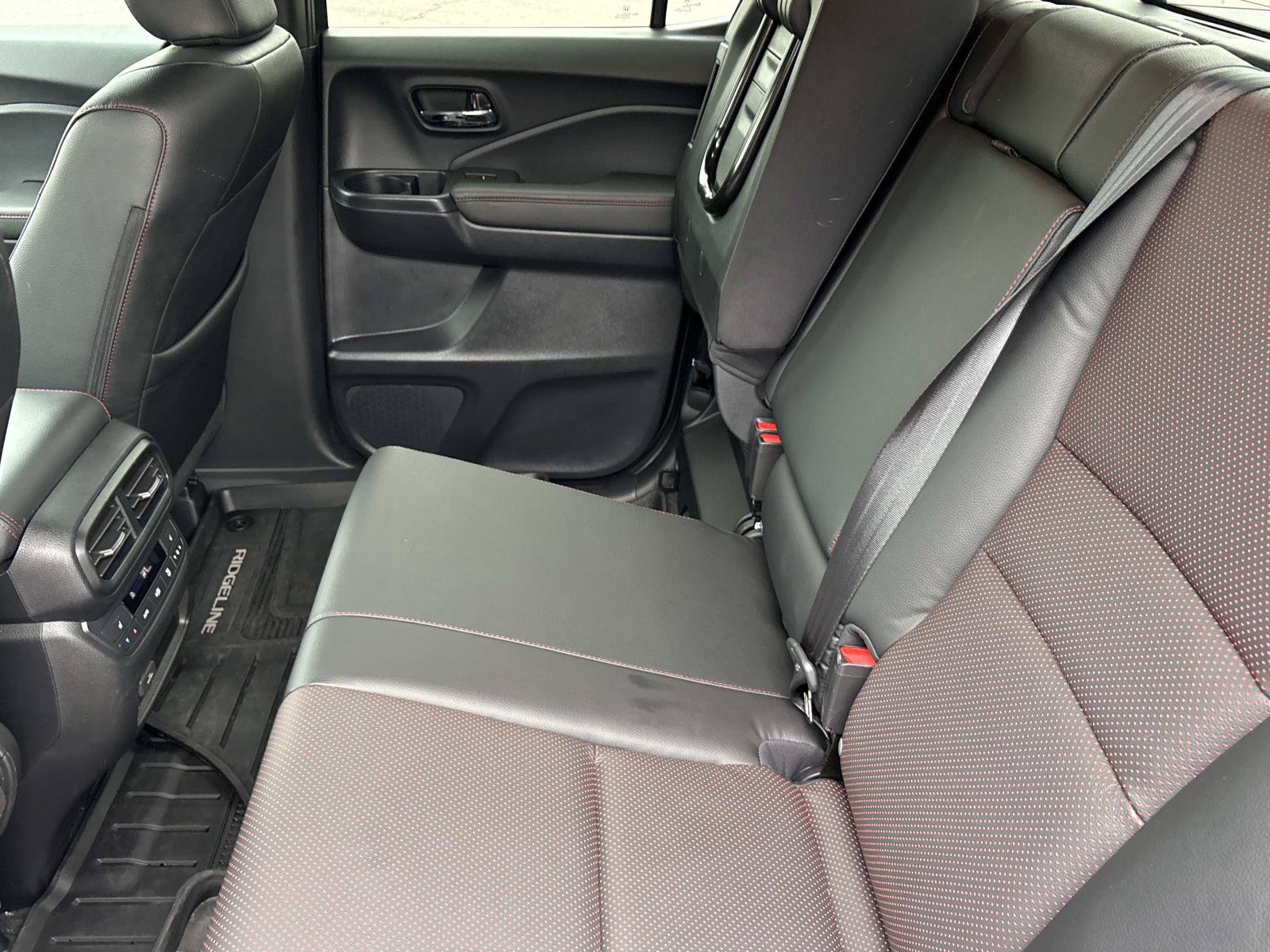 Used 2025 Honda Ridgeline Black Edition image 31