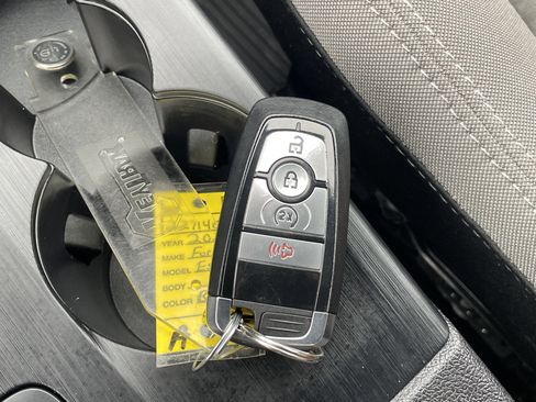 Used 2022 Ford Escape SE w/ Cold Weather Package image 23