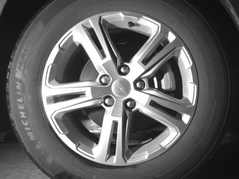 Used 2024 GMC Terrain SLE FWD image 18