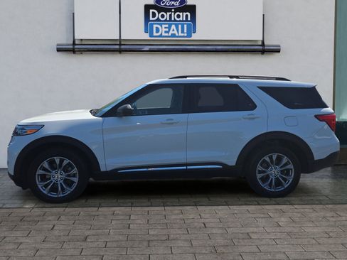 Used 2022 Ford Explorer XLT w/ Equipment Group 202A AWD/4WD image 6