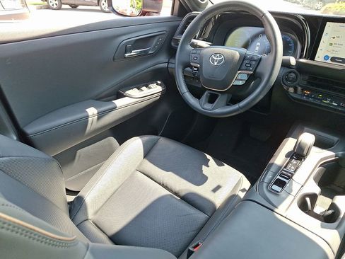 Used 2023 Toyota Crown Platinum AWD/4WD image 14