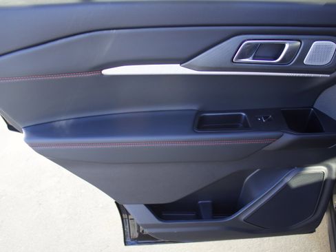 Used 2025 Ford Explorer ST image 25