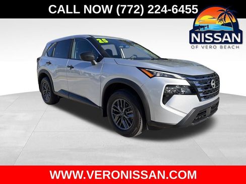 Used 2025 Nissan Rogue S image 1