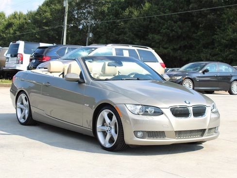 Used 2009 BMW 335i Convertible image 16