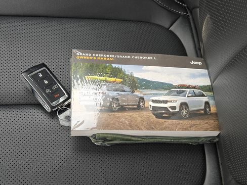 Used 2024 Jeep Grand Cherokee Limited 4xe w/ Luxury Tech Group II image 13