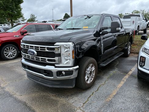 Used 2026 Ford F250 XLT AWD/4WD image 3