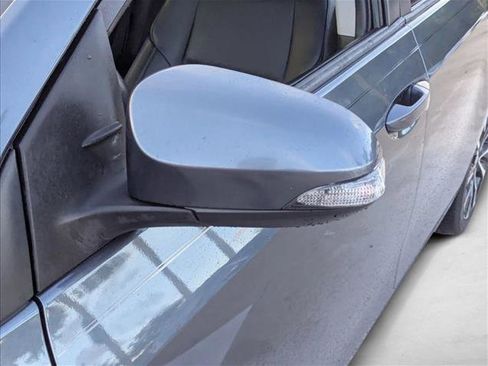 Used 2019 Toyota Corolla SE image 11