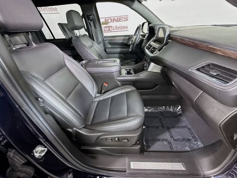 Used 2021 Chevrolet Suburban Z71 w/ Rear Media and Nav Package AWD/4WD image 35