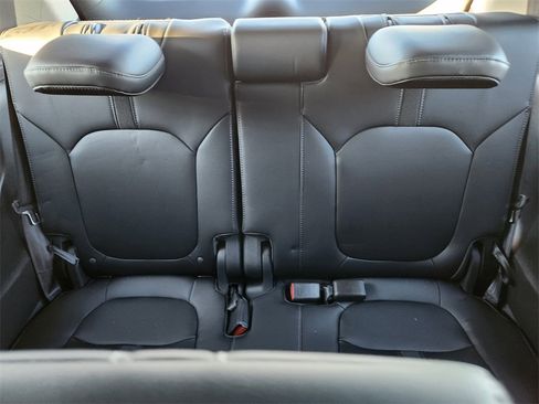 Used 2024 Honda Pilot Touring image 12