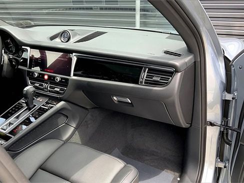 New 2025 Porsche Macan image 22