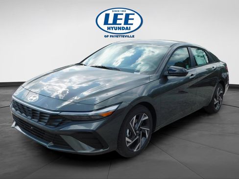 Used 2025 Hyundai Elantra Sport image 7