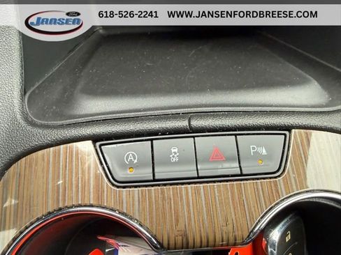 Used 2023 GMC Acadia SLE image 21