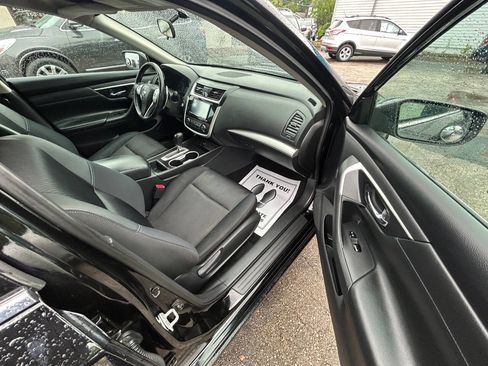 Used 2016 Nissan Altima 2.5 SR w/ LED Appearance Package FWD image 9