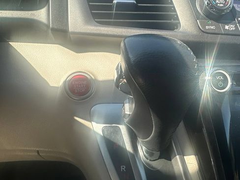 Used 2015 Honda Odyssey Touring Elite image 17