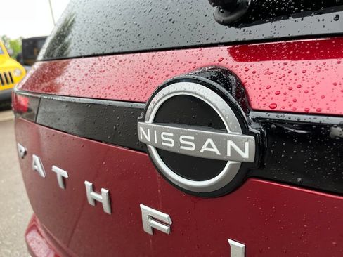 Certified 2025 Nissan Pathfinder SL FWD image 41