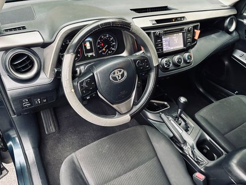 Used 2017 Toyota RAV4 LE FWD image 5