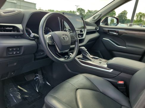 Used 2020 Toyota Highlander Platinum AWD/4WD image 19