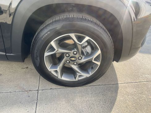 Used 2025 Chevrolet Trax LT image 30