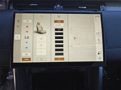 Certified 2025 Land Rover Discovery Sport Dynamic SE image 24