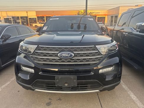 Used 2021 Ford Explorer King Ranch w/ Premium Technology Package RWD image 2