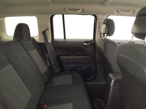 Used 2014 Jeep Patriot Latitude AWD/4WD image 19
