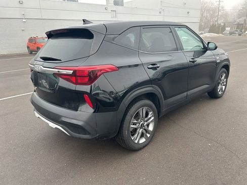 Used 2023 Kia Seltos LX AWD/4WD image 5