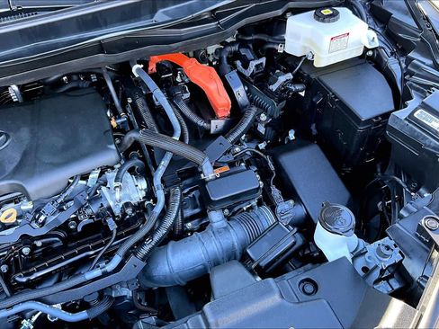 Used 2025 Toyota Sienna XLE image 33