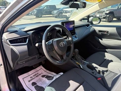 Used 2024 Toyota Corolla LE FWD image 3