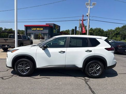 Used 2024 Nissan Rogue S AWD/4WD image 9