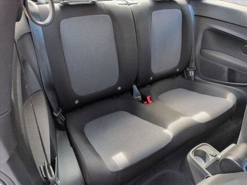 Used 2019 Volkswagen Beetle S image 19
